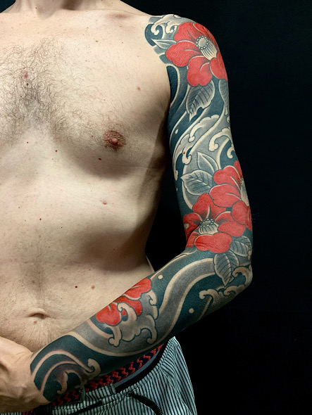 tatuaje-tradicional-japones-brazo-flores